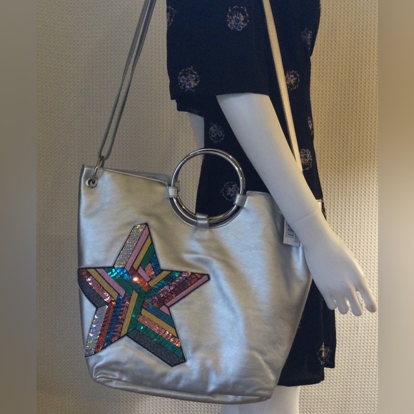 ๐6xHP!!๐๐ NWT! Silver Vegan Leather Bag ๐ - Picture 2 of 16